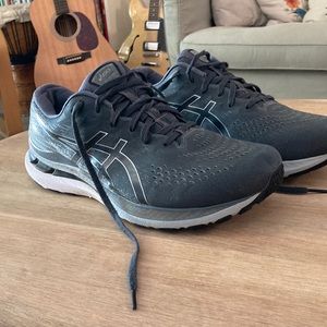 ASICS gel kayano 28 men’s size 10.5 extra wide.